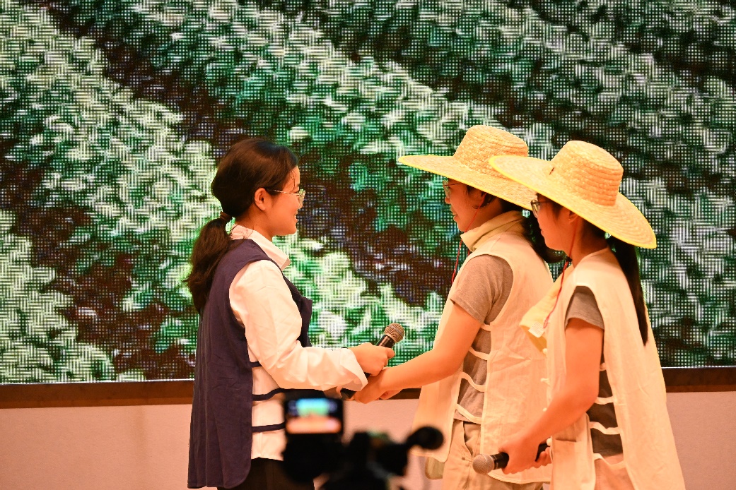 图片包含 游戏机AI 生成的内容可能不正确。 图片包含 游戏机AI 生成的内容可能不正确。