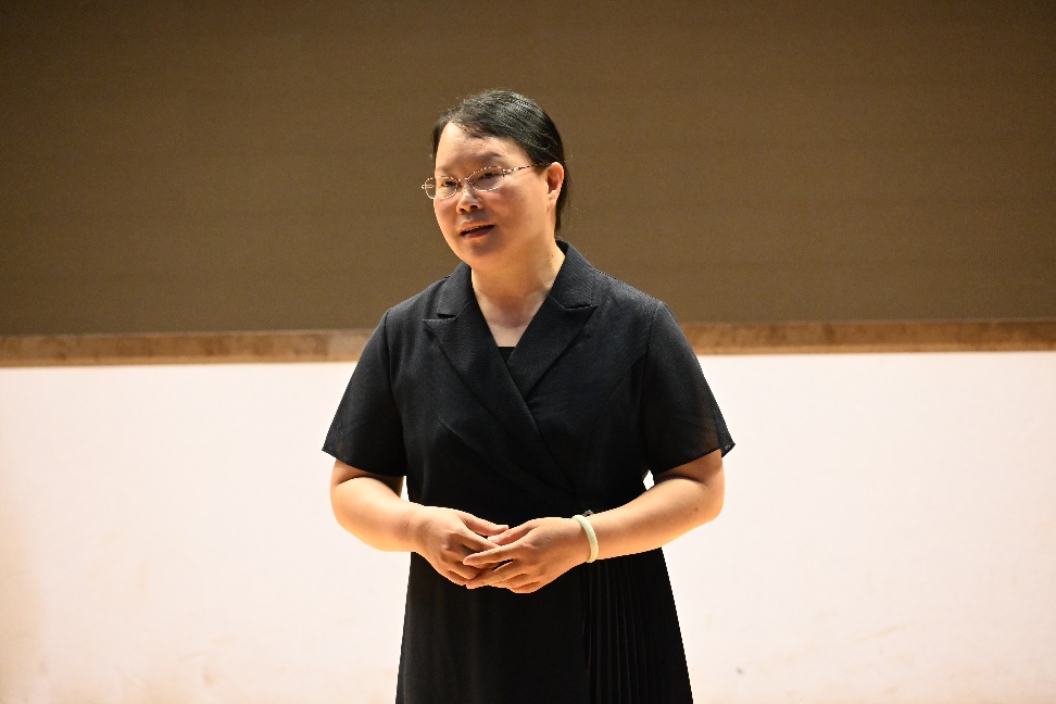 穿黑色衣服的人AI 生成的内容可能不正确。 穿黑色衣服的人AI 生成的内容可能不正确。