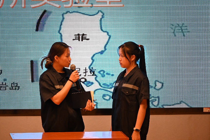 图片包含 人, 围栏, 体育, 站AI 生成的内容可能不正确。 图片包含 人, 围栏, 体育, 站AI 生成的内容可能不正确。